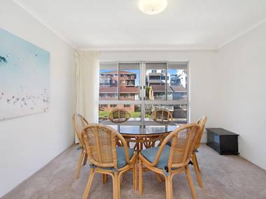 Border Terrace Unit 13 - Large apartment walk to beaches and clubs