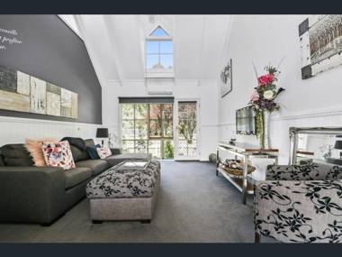 Creek Cottage Bed and Breakfast Traralgon
