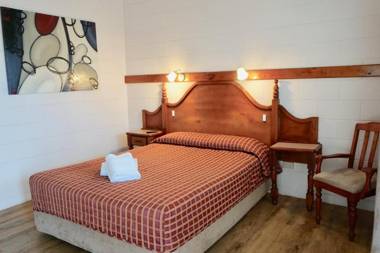 Yongala Lodge by The Strand