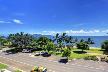 Lighthouse Apartments on The Strand - Penthouse