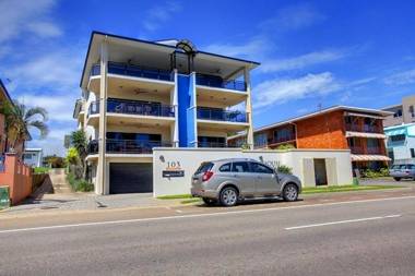 Lighthouse Apartments on The Strand - 2