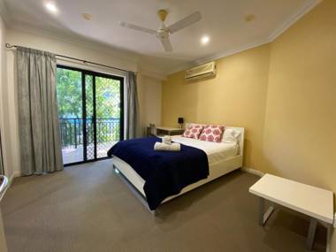 Lighthouse Apartments on The Strand - 2