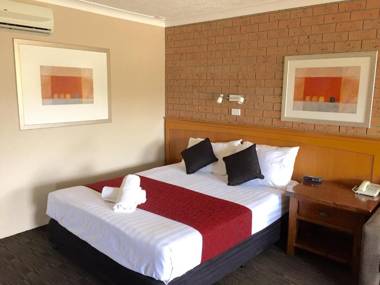 James Street Motor Inn