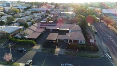 Asters On James Motor Inn