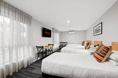 AVENUE MOTEL APARTMENTS