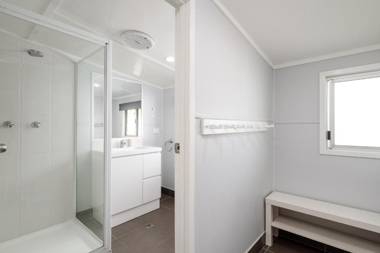 Tin Can Bay's Sleepy Lagoon Motel