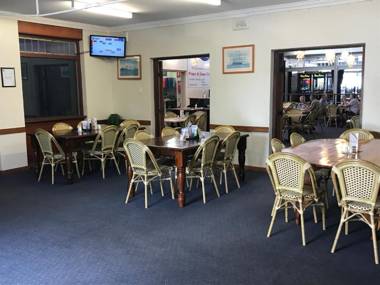 Tin Can Bay Budget Accommodation