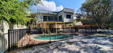 20 Orania Court - Spacious home with swimming pool