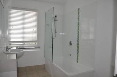 24 Esprit Drive - Beach home with open plan living and walking distance to beach