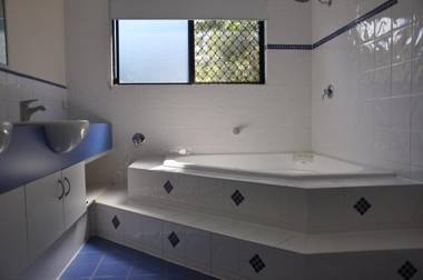 44 Cypress Avenue - Holiday home in a quiet location close to patrolled beach and CBD