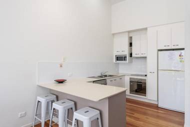 Unit 2 Rainbow Surf - Modern double storey townhouse with large shared pool close to beach and shops