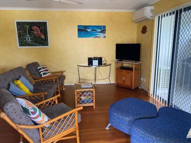 Indigo Place 1 - Rainbow Beach - Just Metres From The Pristine Surf Beach