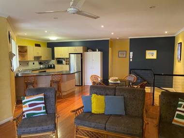 Indigo Place 1 - Rainbow Beach - Just Metres From The Pristine Surf Beach