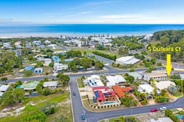 Sunyata Beach House - Rainbow Beach Beachside escape with a pool pet friendly and Wi-Fi