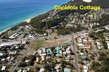 Cooloola Cottage - Rainbow Beach - Walk to everything and relax in comfort Pet friendly too