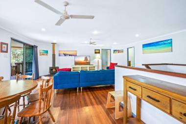 Barny's - Rainbow Beach - Fantastic beach house in the perfect spot Pets Welcome Wi-Fi