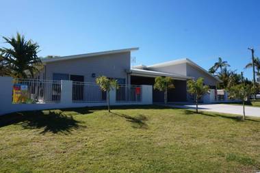 Seadaze 1 - Rainbow Beach Gorgeous unit close to the beach Aircon Pool