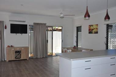 Seadaze 1 - Rainbow Beach Gorgeous unit close to the beach Aircon Pool