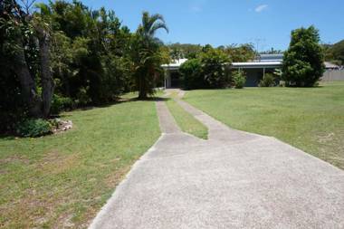 11 Bomburra Court - Rainbow Beach Comfortable Beach House Plenty of boat parking