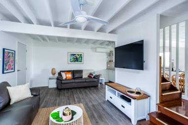 Wayfarers Beachouse - Rainbow Beach Everything you need just metres to the beach