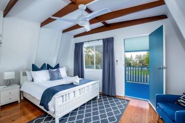 Wayfarers Beachouse - Rainbow Beach Everything you need just metres to the beach