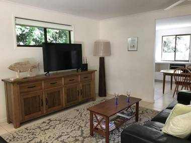 Sinclair - Rainbow Beach Modern Beach House Close to Everything Free Wi-Fi