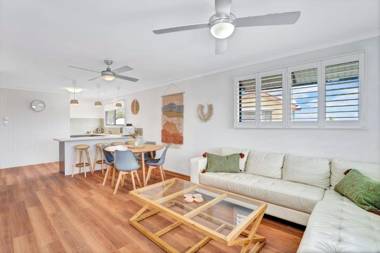 Rainbow Breezes 4 - Rainbow Beach Townhouse with breath-taking ocean views to Fraser Island