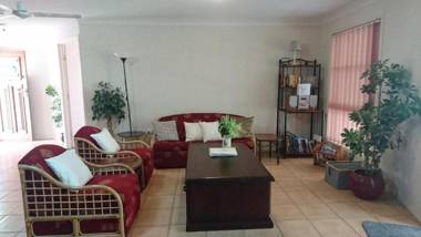 Rise N Shine - Rainbow Beach - Bring The Whole Family To The Beach Pets Welcome Fenced Yard