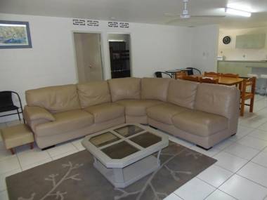 Fullerton - Rainbow Beach - Only a Short Walk to Patrolled Beach