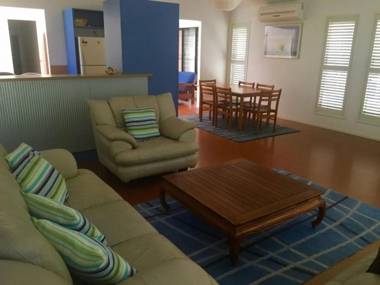 43 Satinwood Drive - Rainbow Shores - Stroll to the shoreline from this fantastic beach house Pet Friendly and Air Conditioned