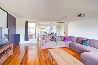 29 Cypress Avenue - Rainbow Beach Close to the beach with a pool