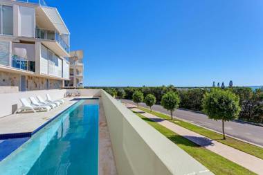 Dee's Retreat - Rainbow Beach - Five Star Luxury Accommodation Aircon pool views wifi