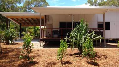 15 Esprit Drive - Rainbow Shores Gorgeous Modern Beach House