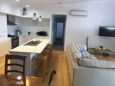 15 Esprit Drive - Rainbow Shores Gorgeous Modern Beach House