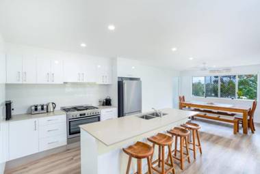 25 Cooloola Drive - Rainbow Beach - Stunning Modern Open Plan Beach House Aircon