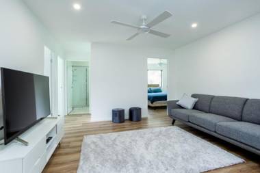 25 Cooloola Drive - Rainbow Beach - Stunning Modern Open Plan Beach House Aircon