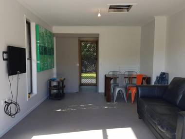 13 Coora Court - Sleeps 6 pool air con pets