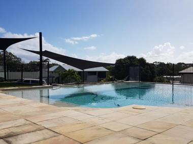 13 Coora Court - Sleeps 6 pool air con pets