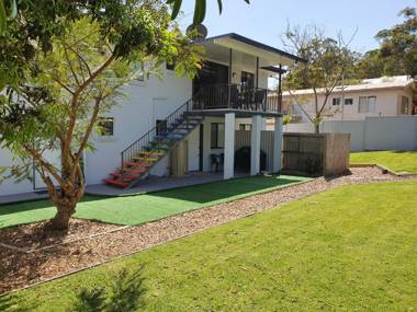 12 Cooloola Drive - Family home close to beach pet friendly