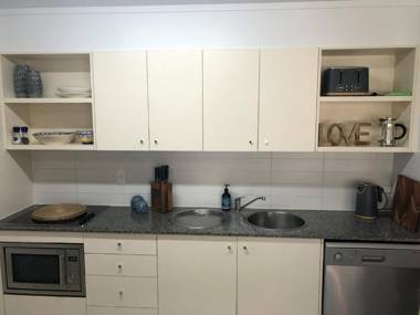 Baden 70 - Rainbow Shores Ground Floor Air Con Overlooking lap pool