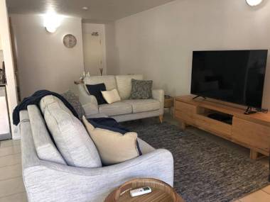 Baden 70 - Rainbow Shores Ground Floor Air Con Overlooking lap pool