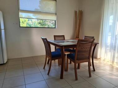 Baden 80 - Rainbow Shores Air conditioned Unit Top Floor Walk To Beach