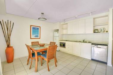 Baden 61 - Rainbow Shores Air conditioned Unit Walk To Beach Pool Tennis court