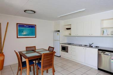 Baden 74 - Rainbow Shores Top Floor Air conditioned Unit Walk To Beach