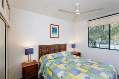Baden 74 - Rainbow Shores Top Floor Air conditioned Unit Walk To Beach