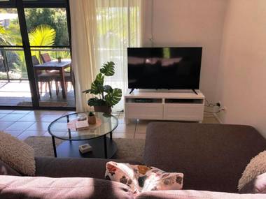 Baden 86 - Rainbow Shores Walk To Beach Top Floor Air conditioned Unit