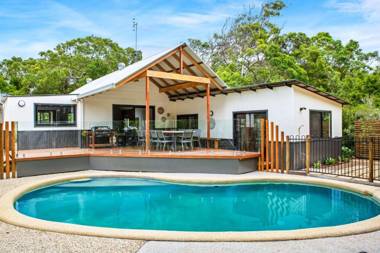11 Naiad Court - Rainbow Shores Fantastic Family Retreat Swimming Pool 200m to beach Free Wi-Fi