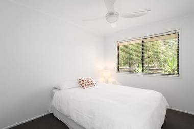 13 Orania Court Rainbow Shores - Pool sleeps 8 air conditioning fire pit