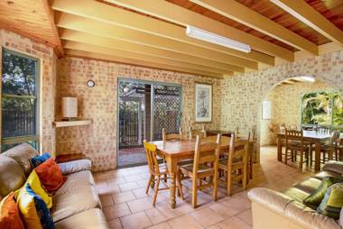 Amaroo - Rainbow Shores Room for everyone and walk to beach