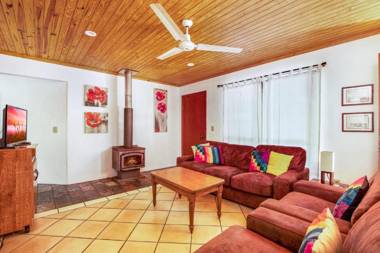 Amaroo - Rainbow Shores Room for everyone and walk to beach